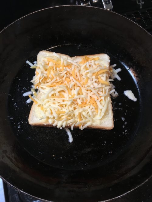 チーズをのせる